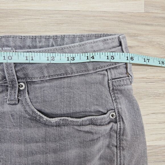 OLD NAVY Women's Gray O.G. Short High Rise Distressed Cuffed Shorts Size 12 - Picture 3 of 8